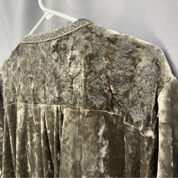Angel Heart Boutique Heavily Embroidered Gray Velvet Popover Tunic Top Size 3X - Picture 8 of 9
